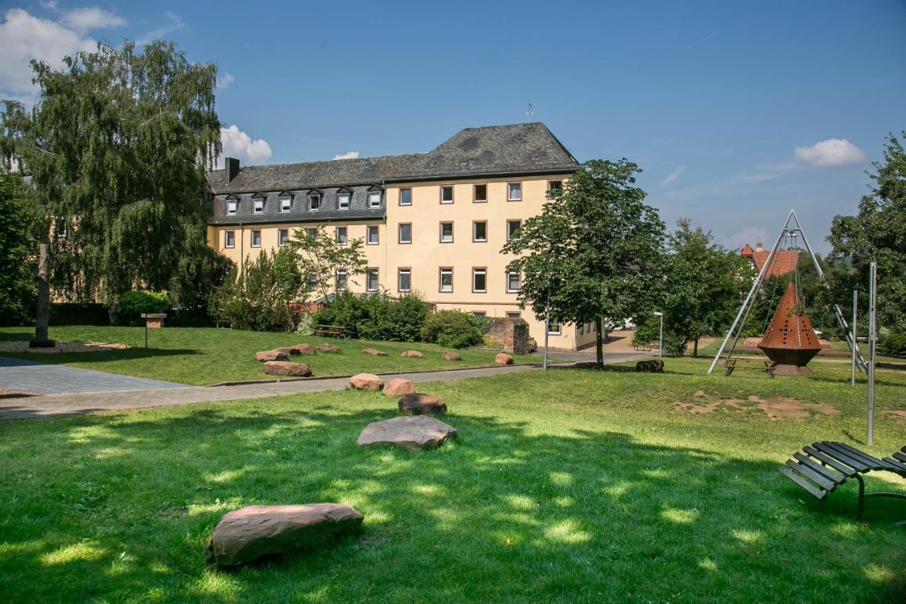 Jugendhaus St. Kilian Vandrarhem Miltenberg Exteriör bild